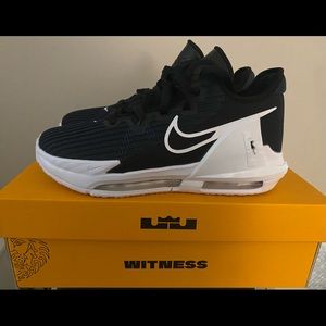 LeBron Witness Basketball Shoes